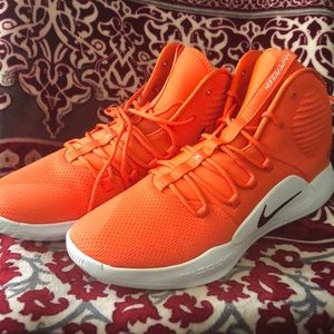 NWOB!! Nike Hyperdunk White & Team Orange Sz 17